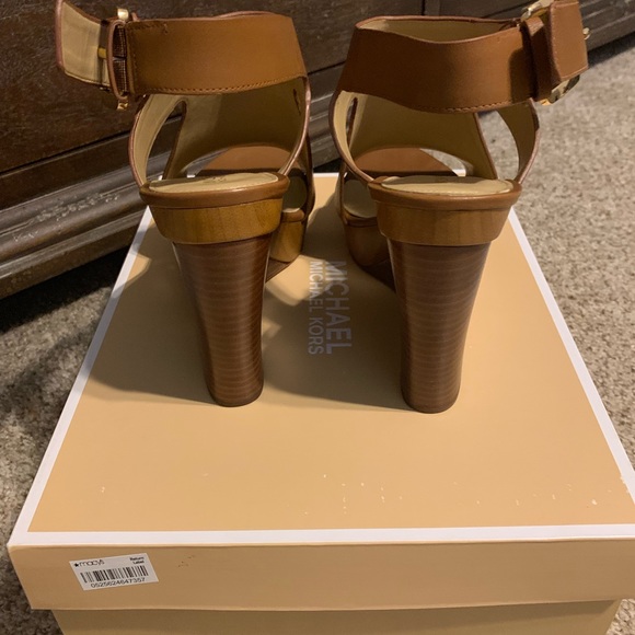 Michael kors platform wedges - Picture 4 of 5